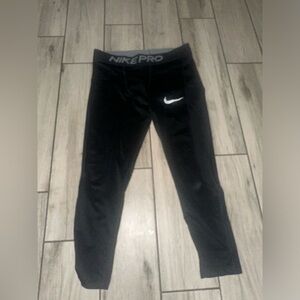 Men’s used Nike Pro size L large black 3/4 leggings Pre own items are as is